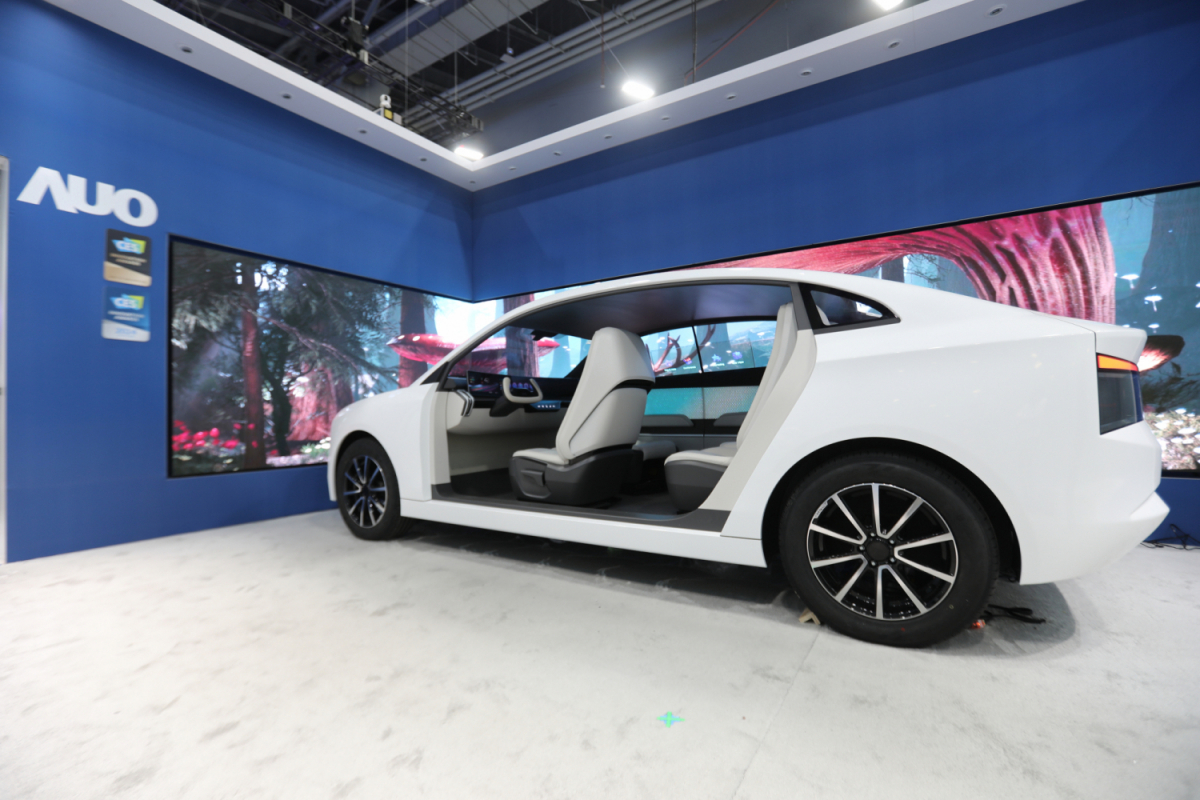 友達發表全新Smart Cockpit 2024，大秀顯示應用成果、及釋放Micro LED終極顯示技術量能的全新智慧座艙，以營造突破性、沉浸式的視覺體驗，重新定義智慧座艙，滿足駕乘人員的全方位感受。