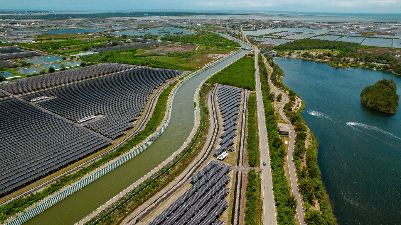 友達能源事業提供智慧能源管理、太陽能監控管理、全方位電廠建置及運維解決方案，並擁有管理超過6000案場的經驗